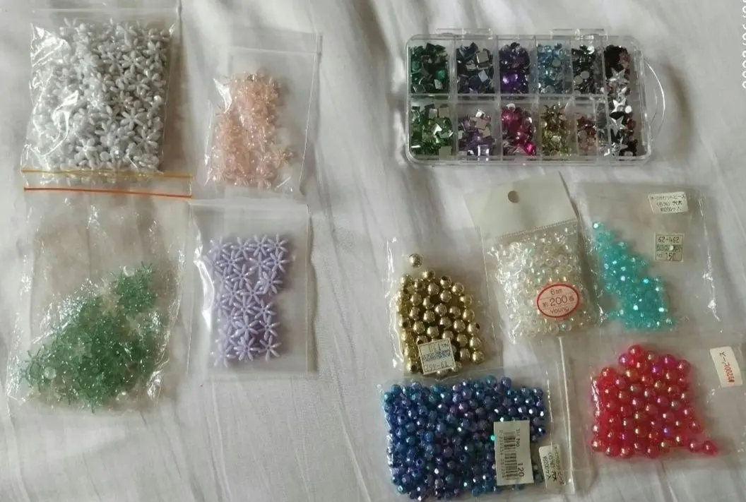 Thumbnail of Beads bulk sale sequins