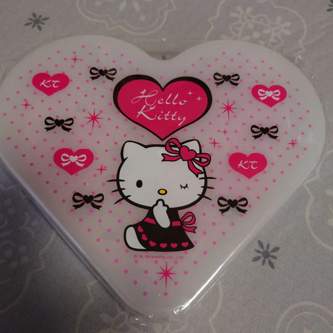 Thumbnail of Heart-shaped Hello Kitty memo set