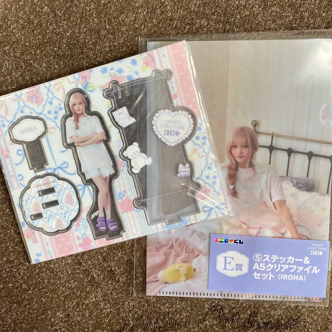 ILLIT ANYMY 抽獎 伊羅夏 壓克力立牌 透明文件夾 的縮圖