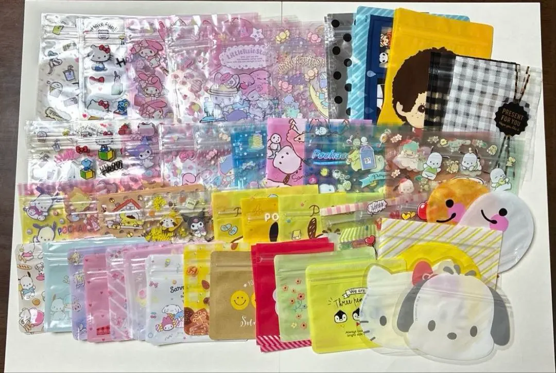 Thumbnail of Bulk sale of zipper bags (50 types, 97 bags)