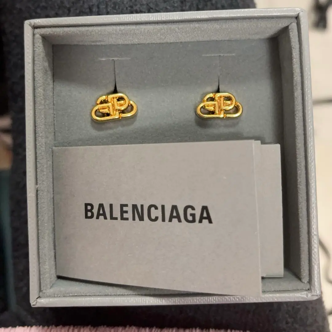 m*e様 バレンシアガ　BALENCIAGA ピアス　両耳 関税込☆ギフトにも【BALENCIAGA】MEGA ピアス (BALENCIAGA