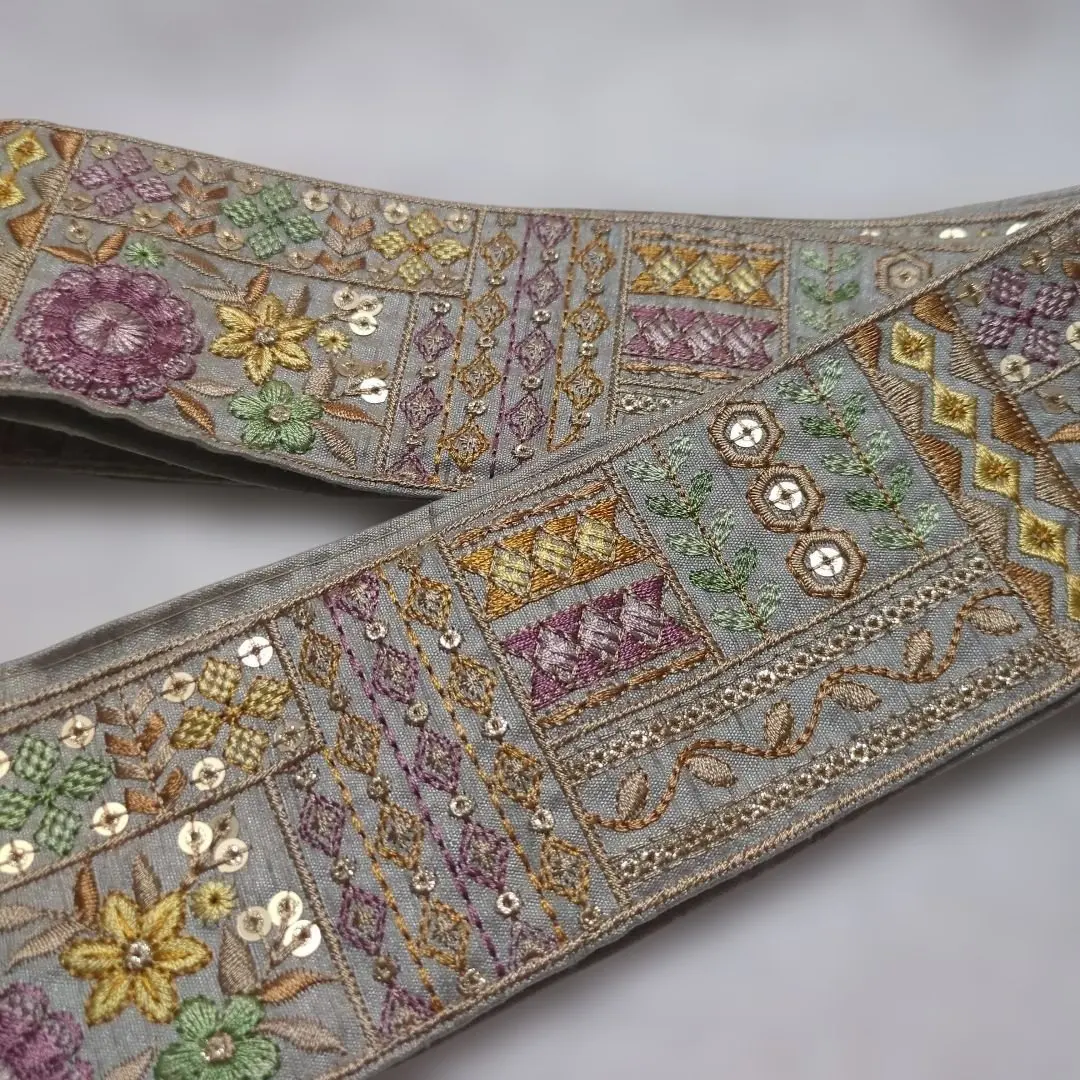 Thumbnail of Indian embroidered ribbon 2m 33
