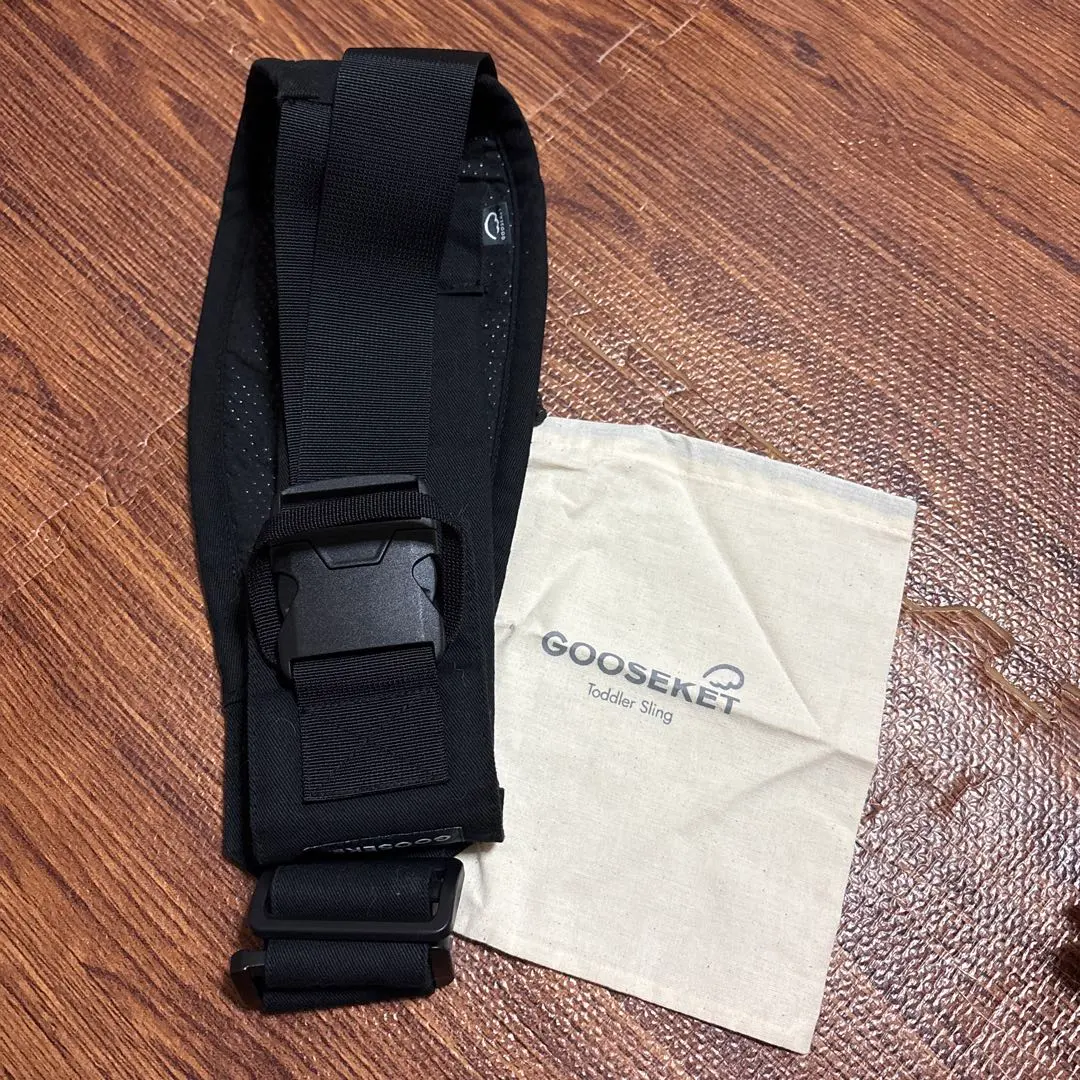 Thumbnail of GOOSEKET Black Sling with Storage Bag