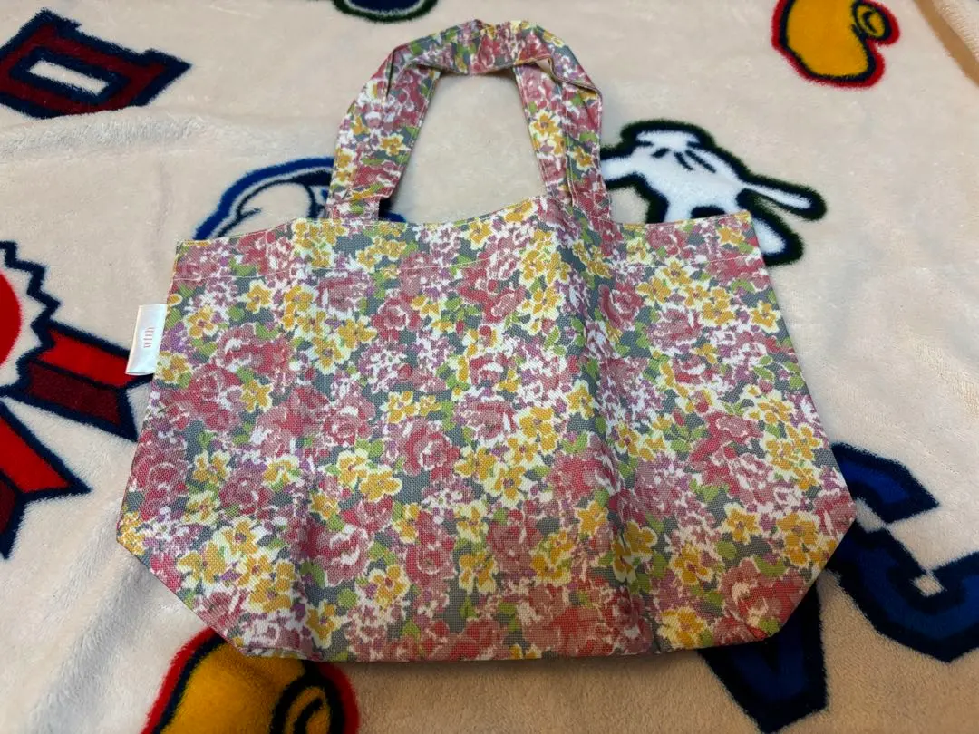 Thumbnail of Rouge vif tote bag with bonus lunch tote