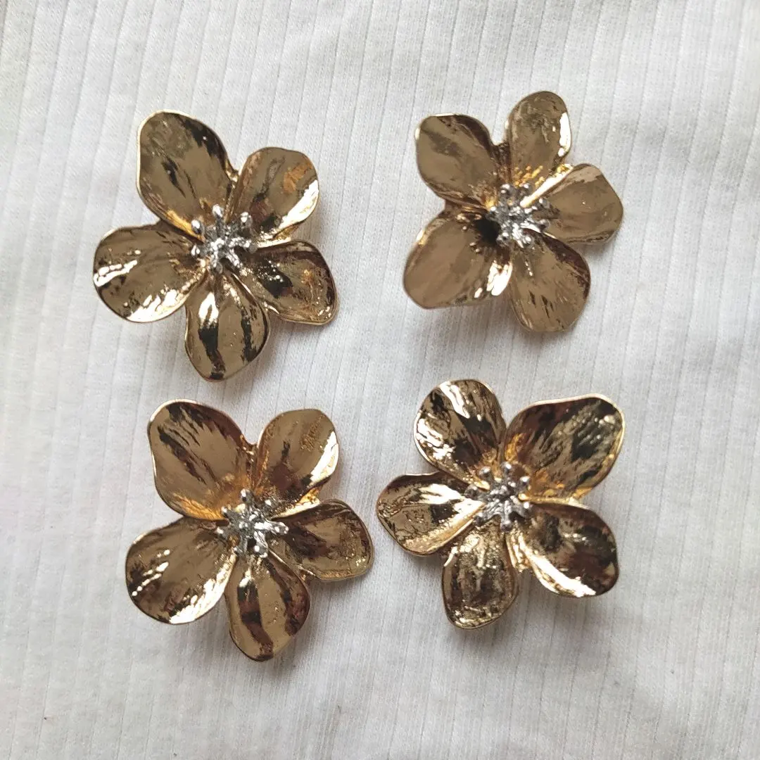 金色 五瓣花朵 大號 耳環附帶 帶孔 的縮圖
