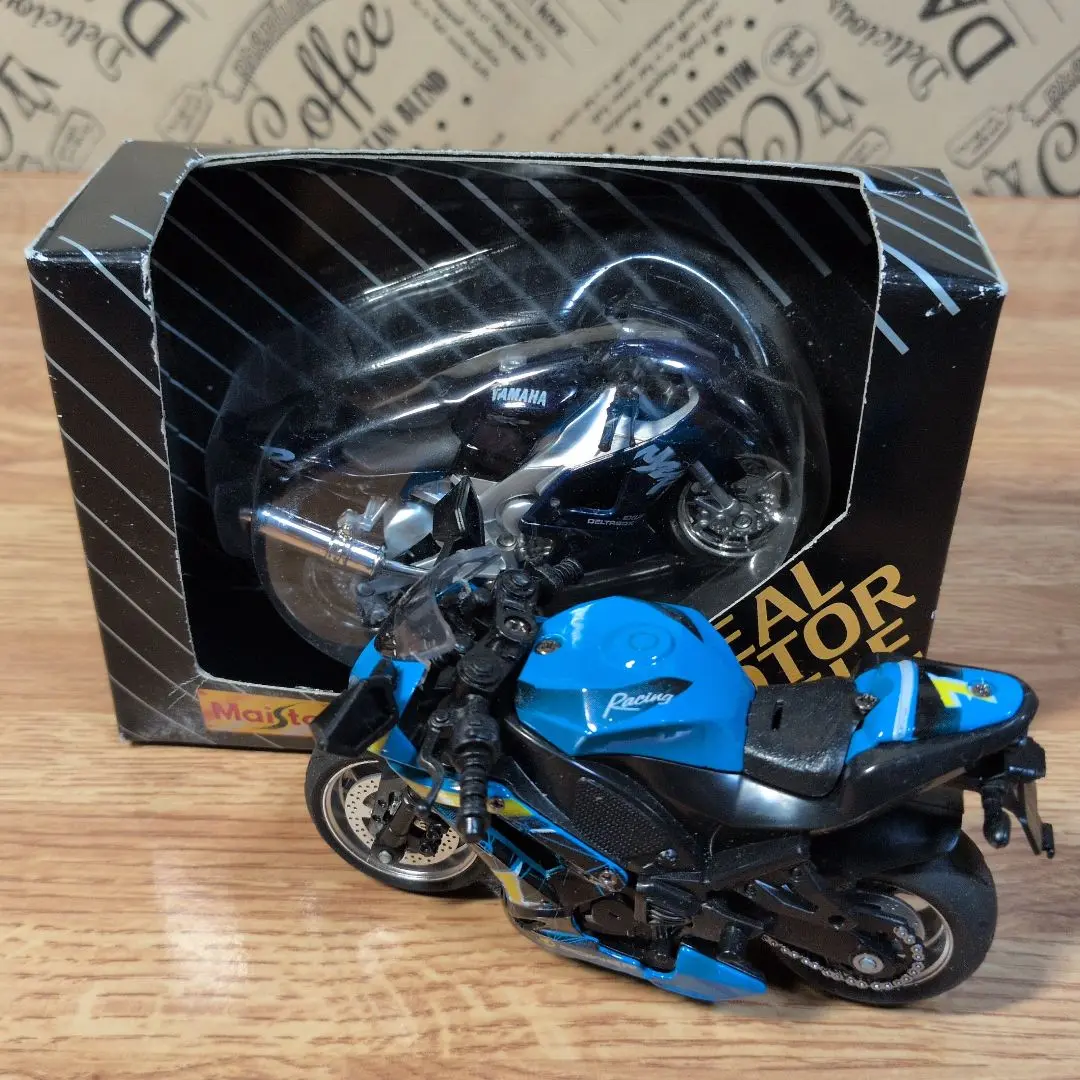 輸入雑貨　希少生産少　ヤマハYZF-R1モデル　フィギア付　アートパネル Amazon.co.jp: 1:10スケールヤマハYZF-R1オートバイ用ダイ