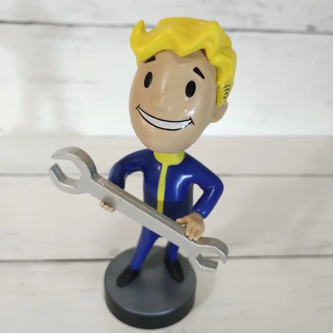 Amazon.co.jp: [ベセスダ]Bethesda Loot Crate Exclusive Vault Bobble Head Fallout  4 by na [並行輸入品] : ホーム＆キッチン