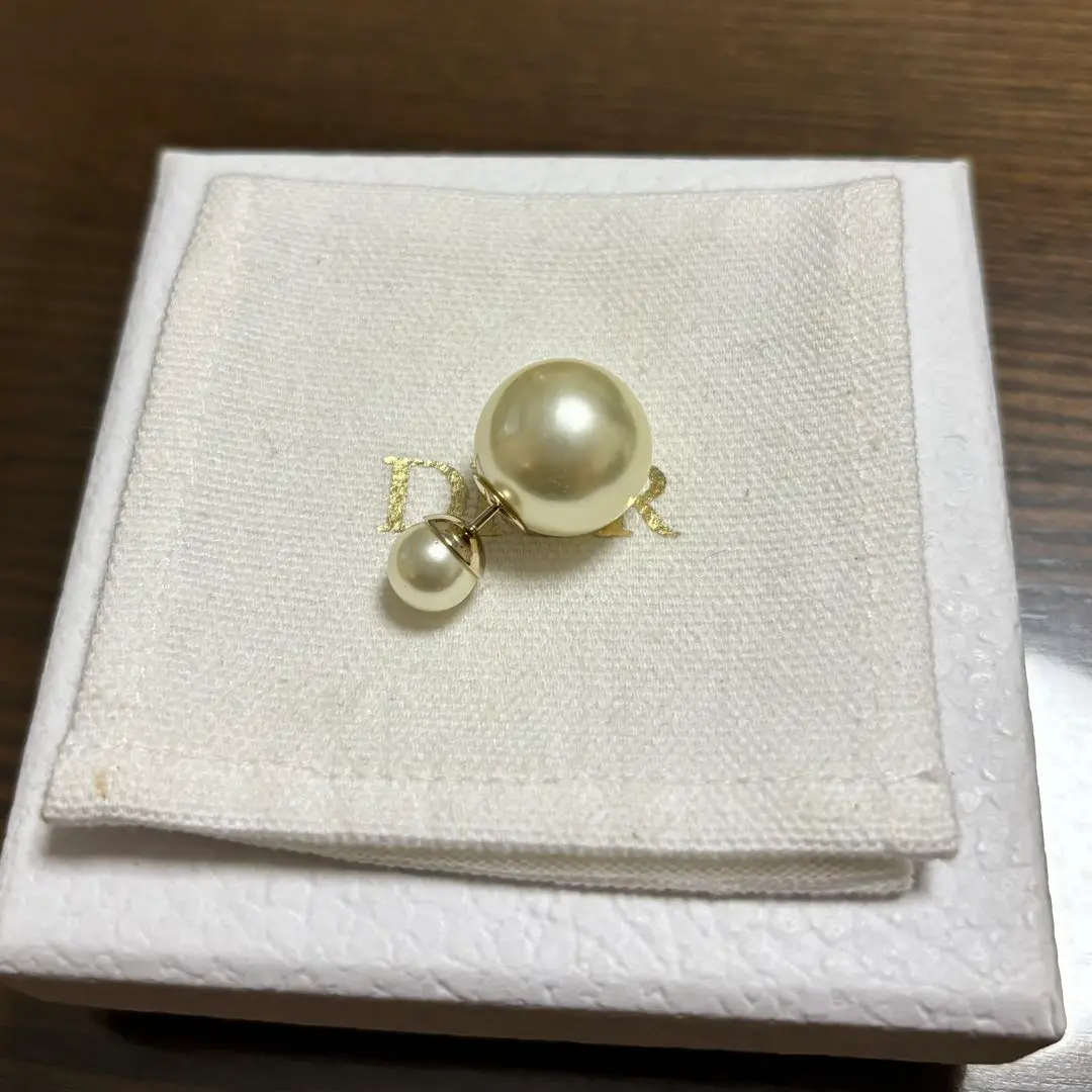［美品］ディオール　DIOR トライバルボールピアス　パール Christian Dior ディオール トライバルボールピアス☆パール