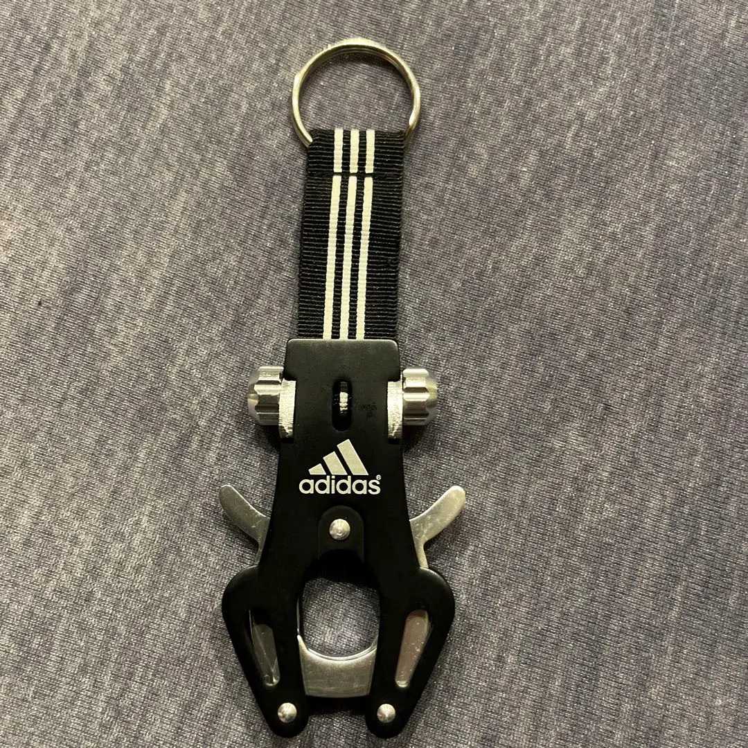 レア　sporty&rich adidas 完売品 新品未使用 キーホルダー付き 2025年最新】sporty&rich adidas sの人気アイテム - メルカリ