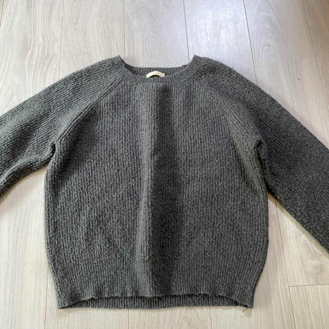 Thumbnail of Gray raglan sleeve knit sweater