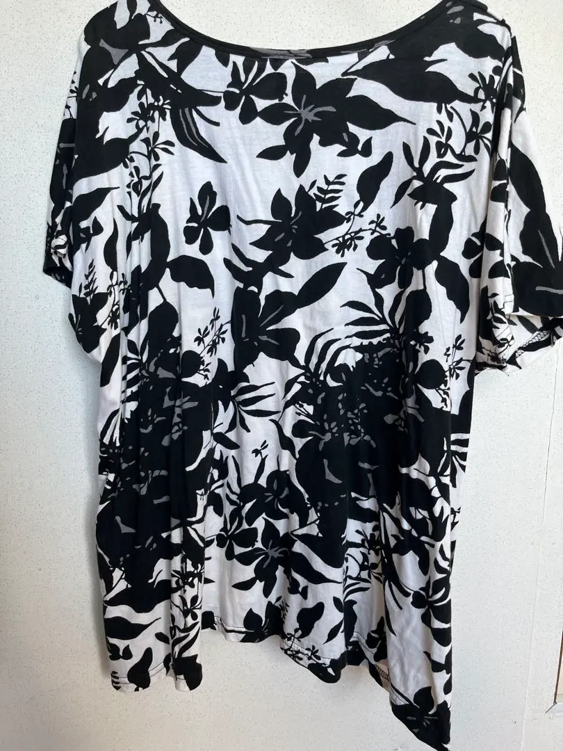 Thumbnail of Black and white floral T-shirt