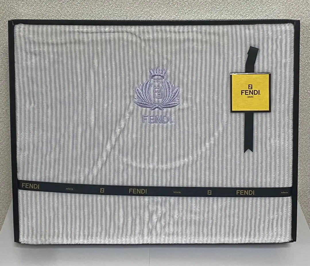 最終値下げ2,000円引き♪FENDI グレー コットンボアシーツ 最終値下げ2,000円引き♪FENDI グレー コットンボアシーツ