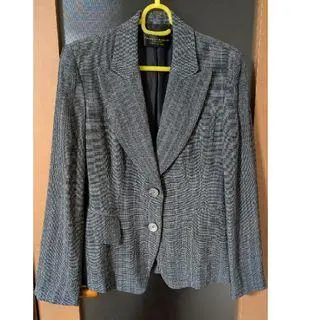 灰色西裝外套 兩粒鈕扣 的縮圖
