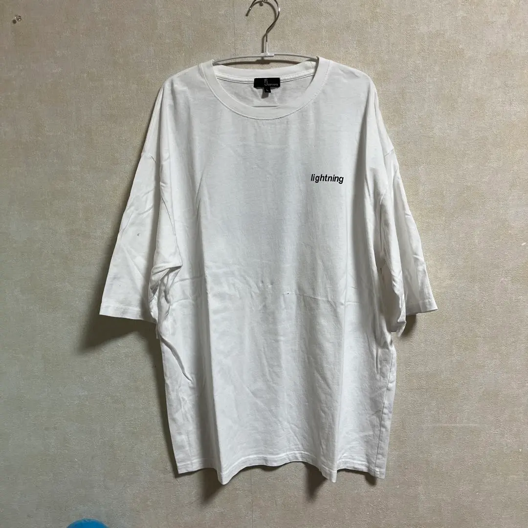 Thumbnail of White T-shirt