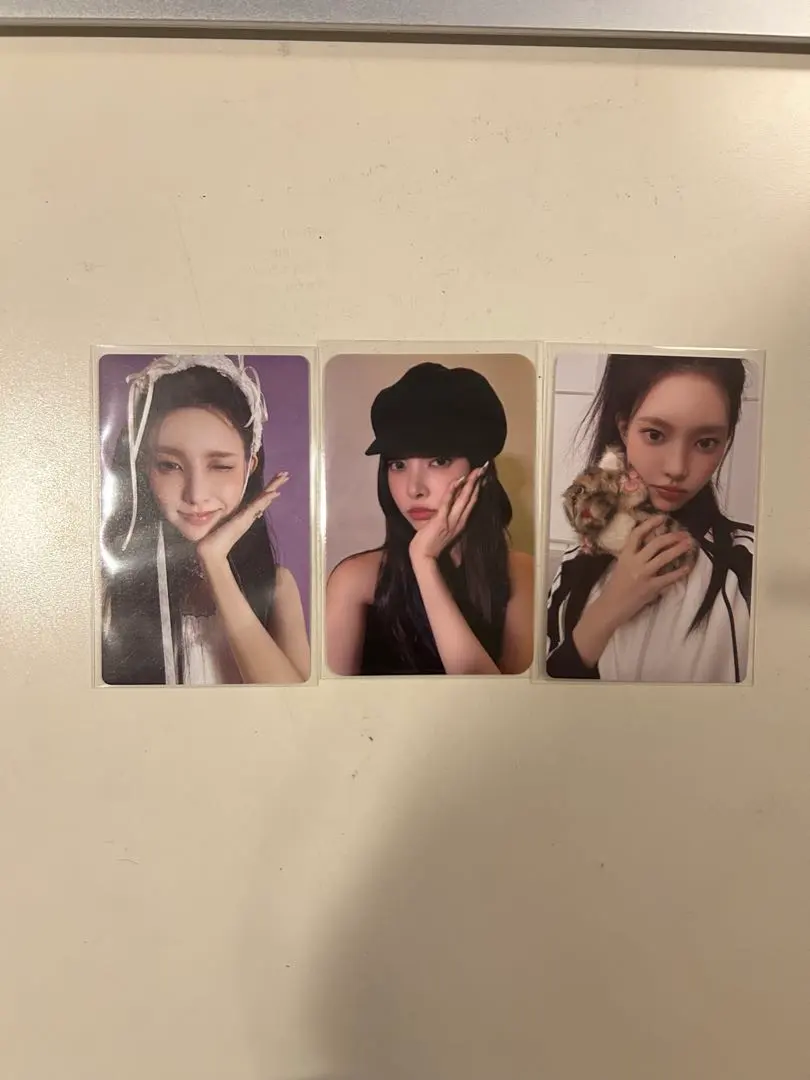 Thumbnail of ILLIT Olive Young Lucky Draw Yuna trading card, trading card set