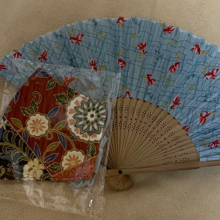 Thumbnail of New, Unused: Folding fan (goldfish) and mask set