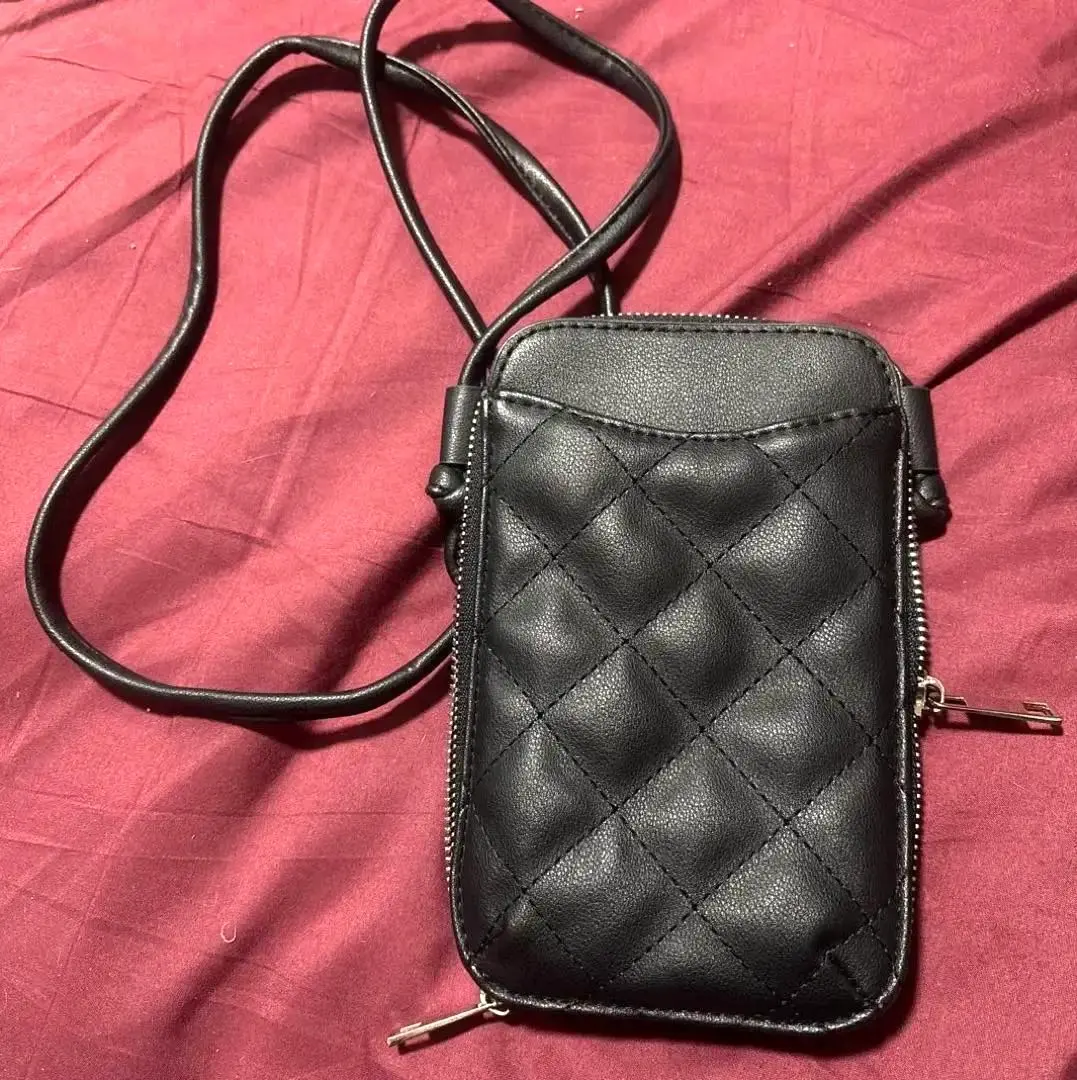 Thumbnail of Unused Quilted Smartphone Shoulder Bag