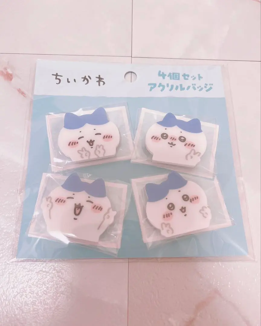 2025年最新】ちいかわ 4個セットアクリルバッジ(ピースな