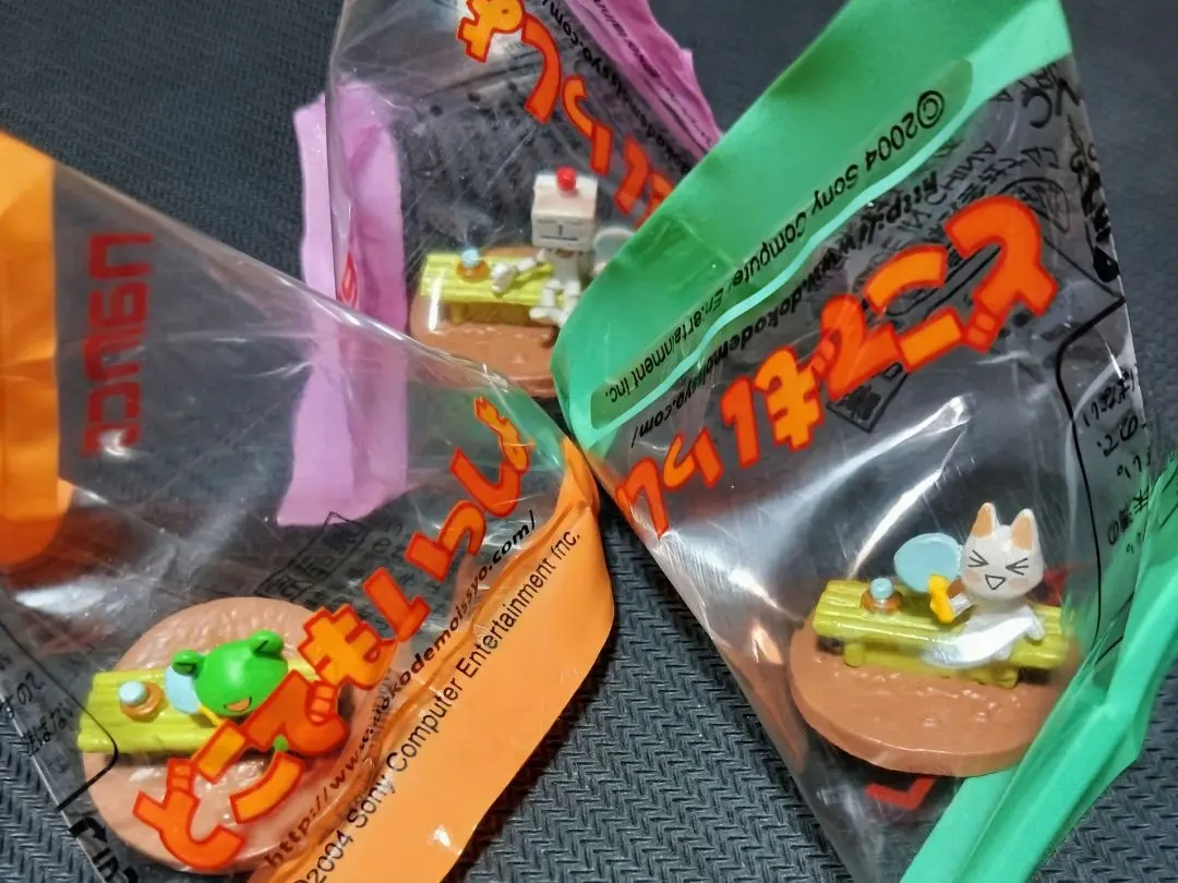 Thumbnail of Doko Demo Issho Mini Figures: Toro, Ricky, Suzuki, and Bench (Set of 3)