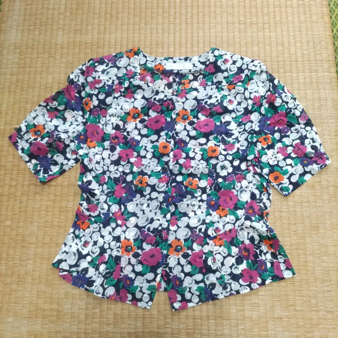 Thumbnail of Short-sleeved shirt, floral pattern, size M, retro