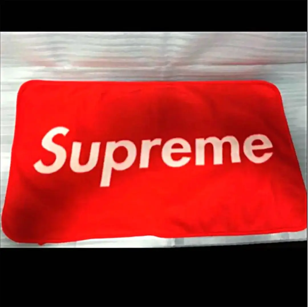 supremeシュプリーム ラグマット 新品未使用 Supreme（ラグ）のフリマアイテム一覧