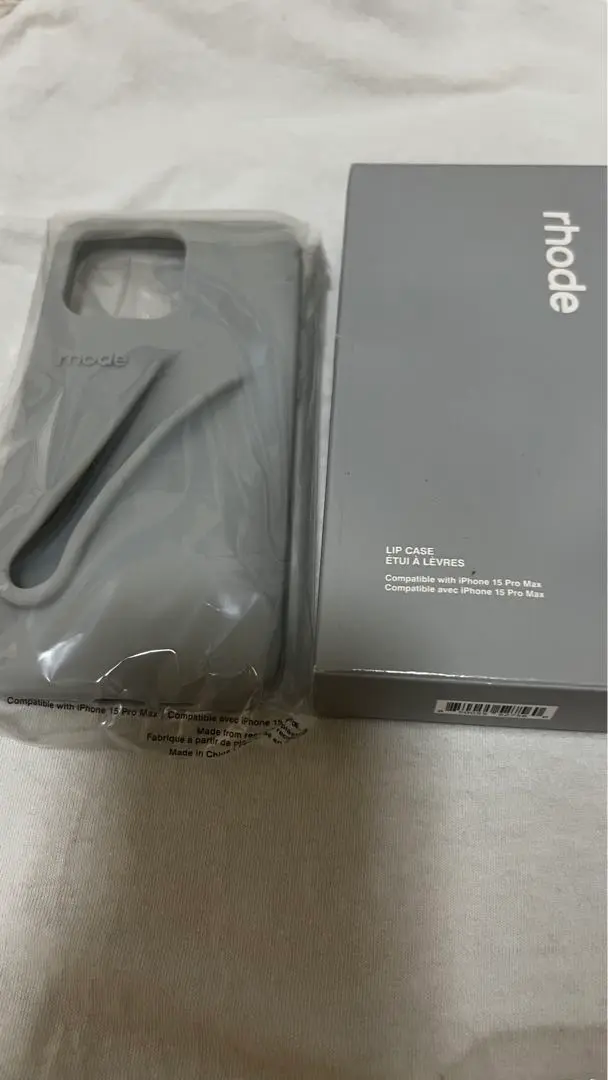 【新品 未使用】 rhode / iPhone15 pro ケース/グレー rhode グレー iPhoneケースiPhone13 14 15 リップ付き - メルカリ