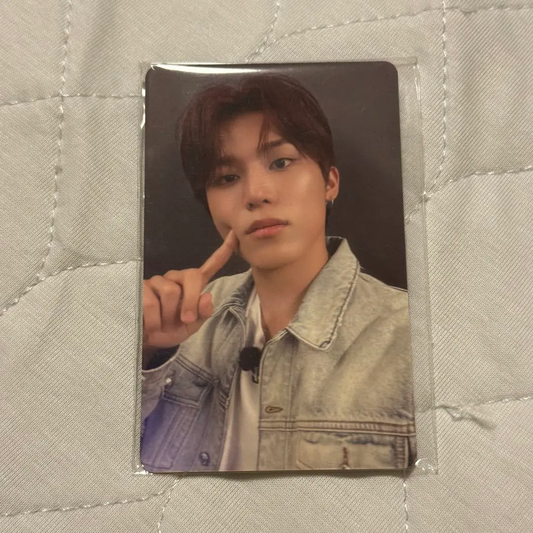 Thumbnail of Junghwan Weverse Special Live trading card (TREASURE)