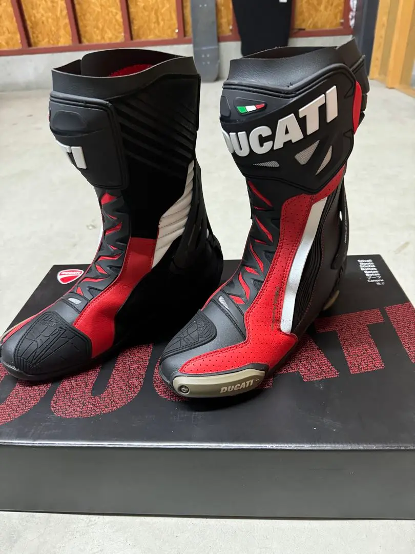 DUCATI Company C４ 42 日本サイズ26cm(24年度購入) DUCATI Company C4 42 日本サイズ26cm(24年度購入)
