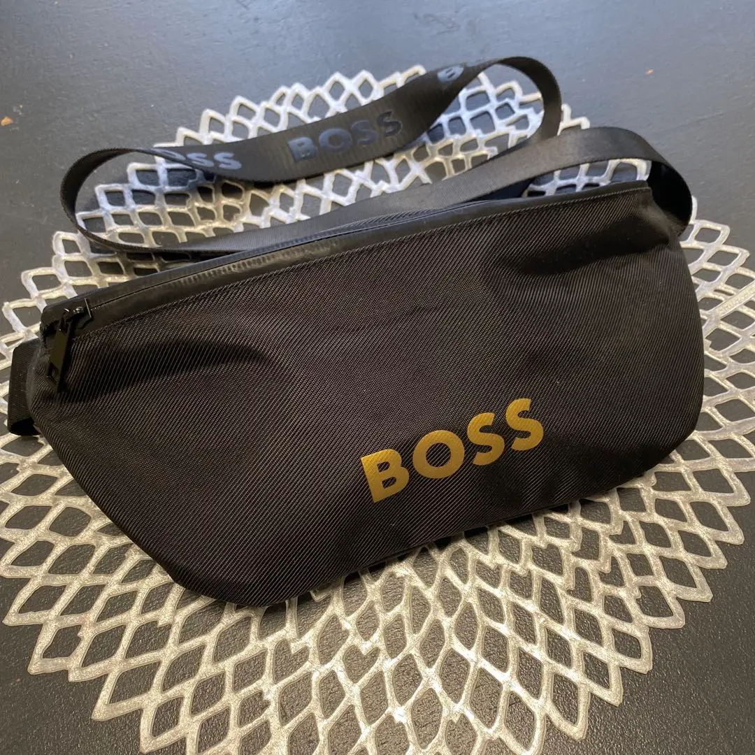 アメックスセンチュリオン⭐︎入会記念品BOSS ショルダーバッグ