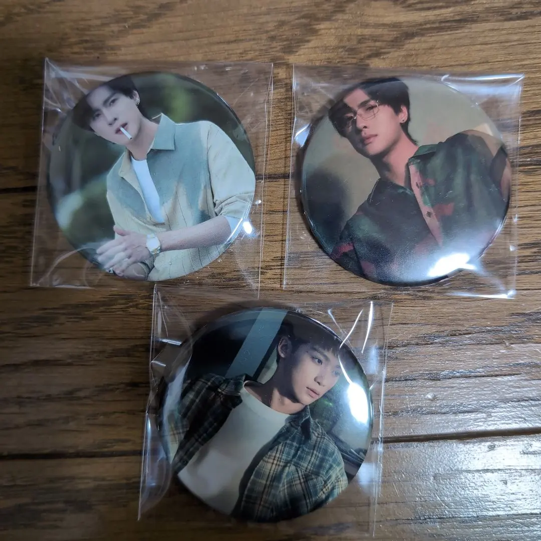 Thumbnail of Reversed Love Pin Badge Set (for sale)