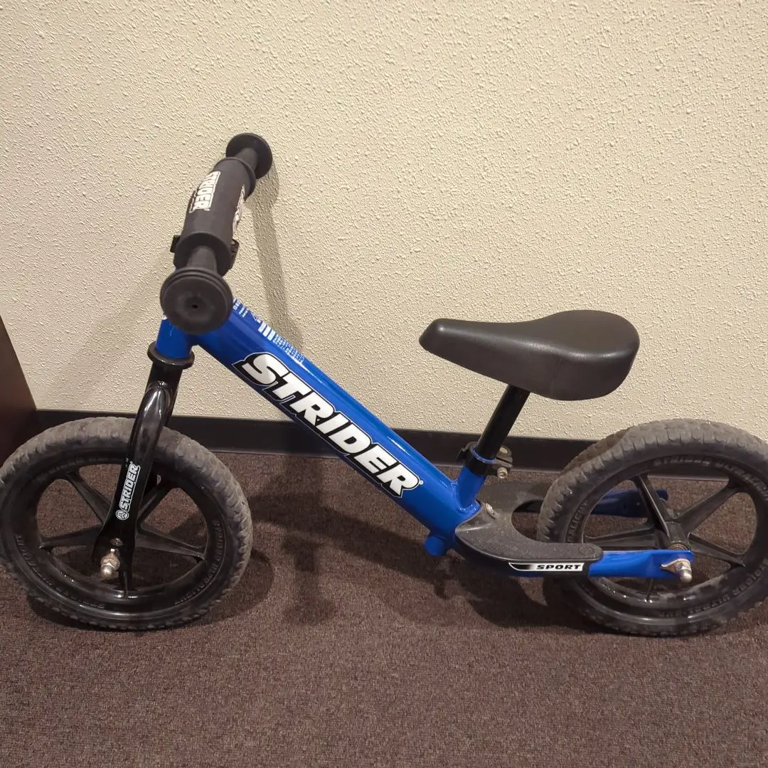 【最新最軽量ホイール】STRIDER ストライダー EVAタイヤゴム化　ブルー青 blue_on_202307.jpg?v=
