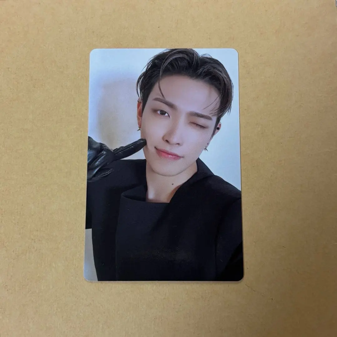 Thumbnail of ATEEZ Hongjoong Photocard GOLDEN HOUR part.2