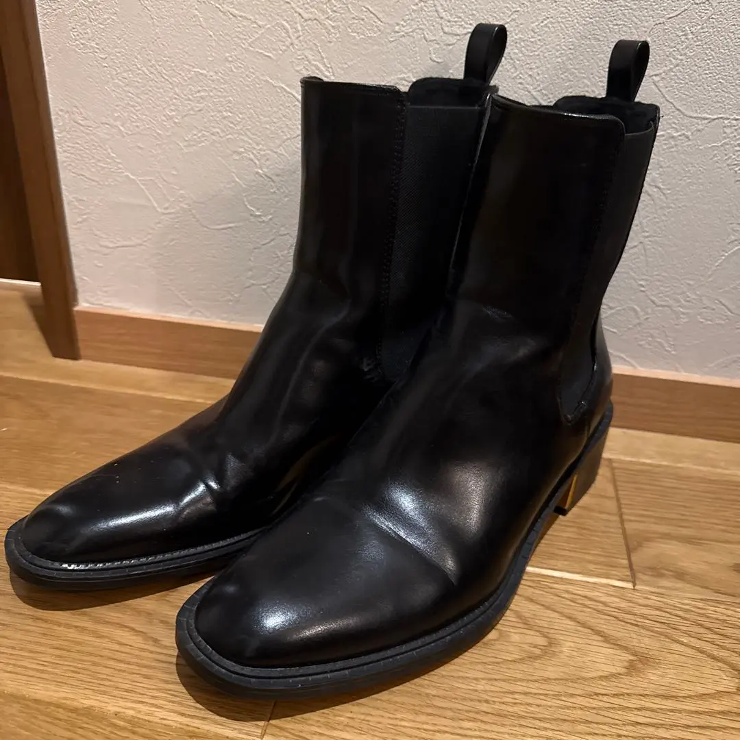Thumbnail of Chelsea boots