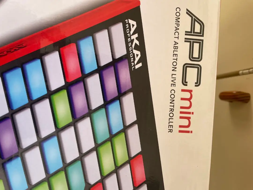 AKAI professionalのUSB MIDIコントローラー、APC MINIのご紹介