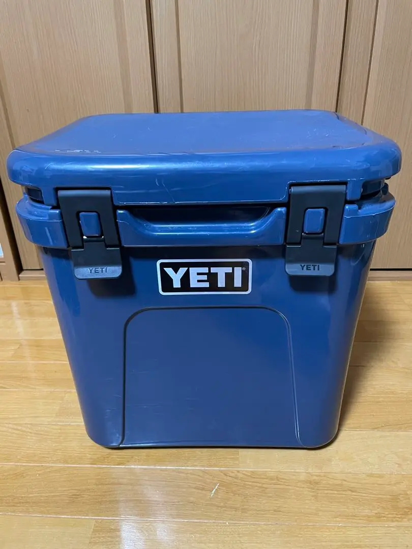 YET I  ローディ24 ネイビー Yeti Roadie 24 Quart Hard Cooler - Navy - Presleys Outdoors