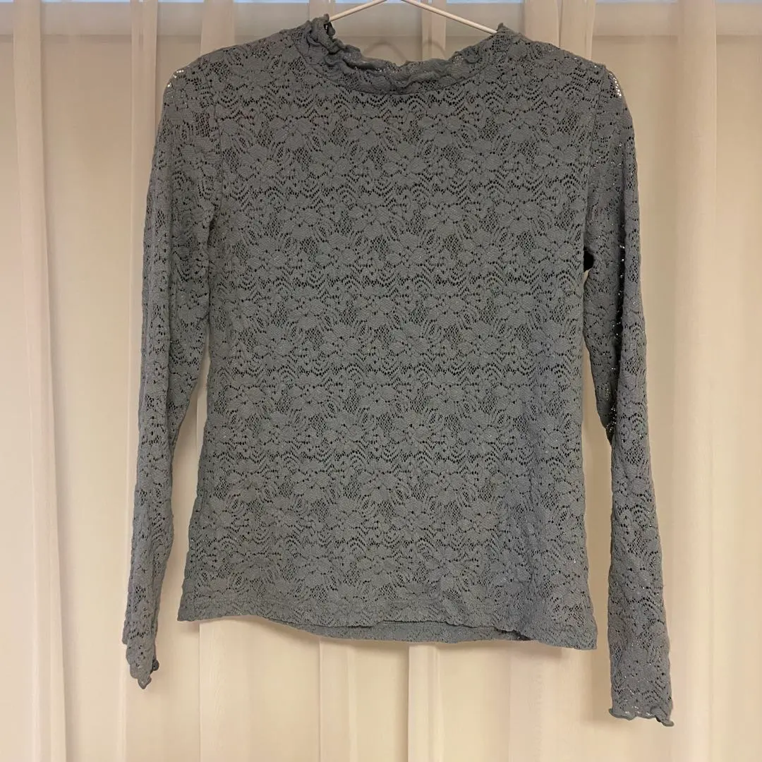 藍灰色蕾絲長袖上衣 荷葉邊領 的縮圖