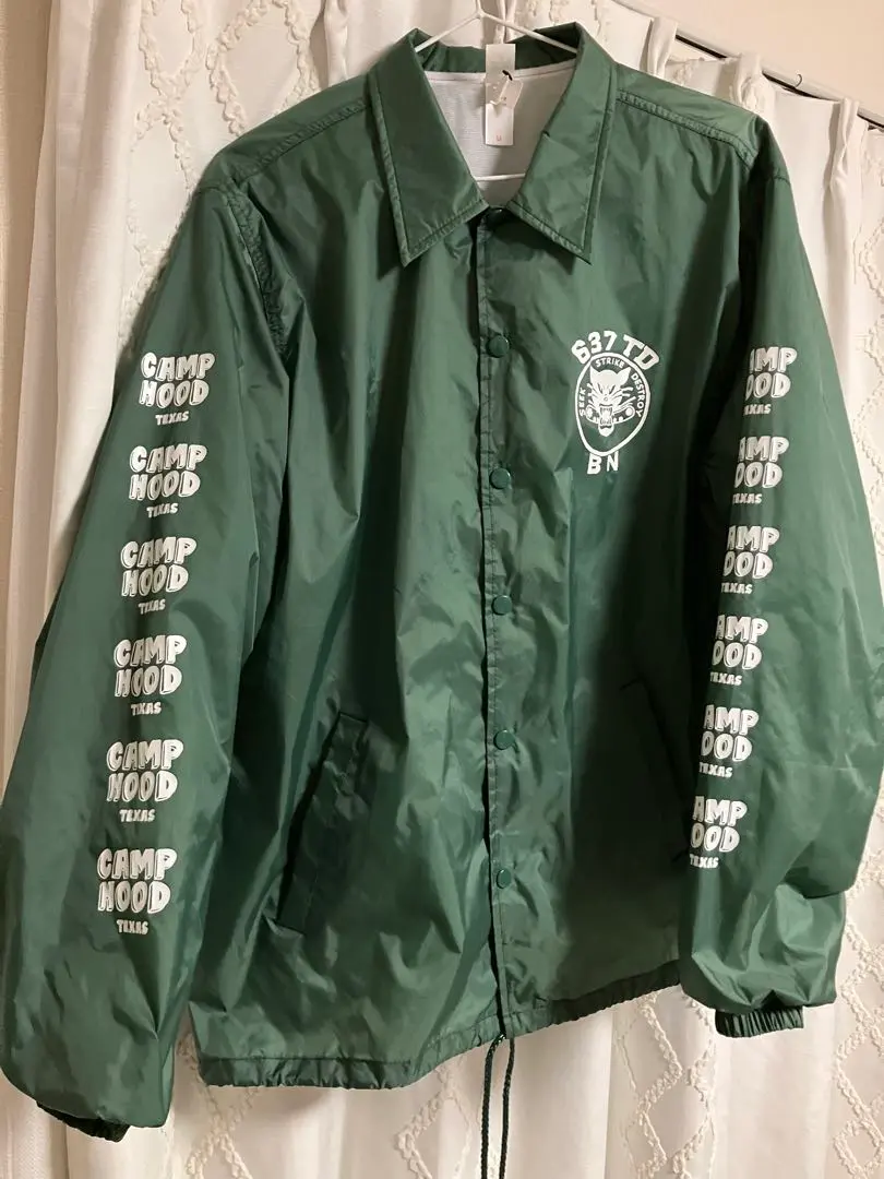 二手 薄款 尼龍外套 附吊牌 的縮圖