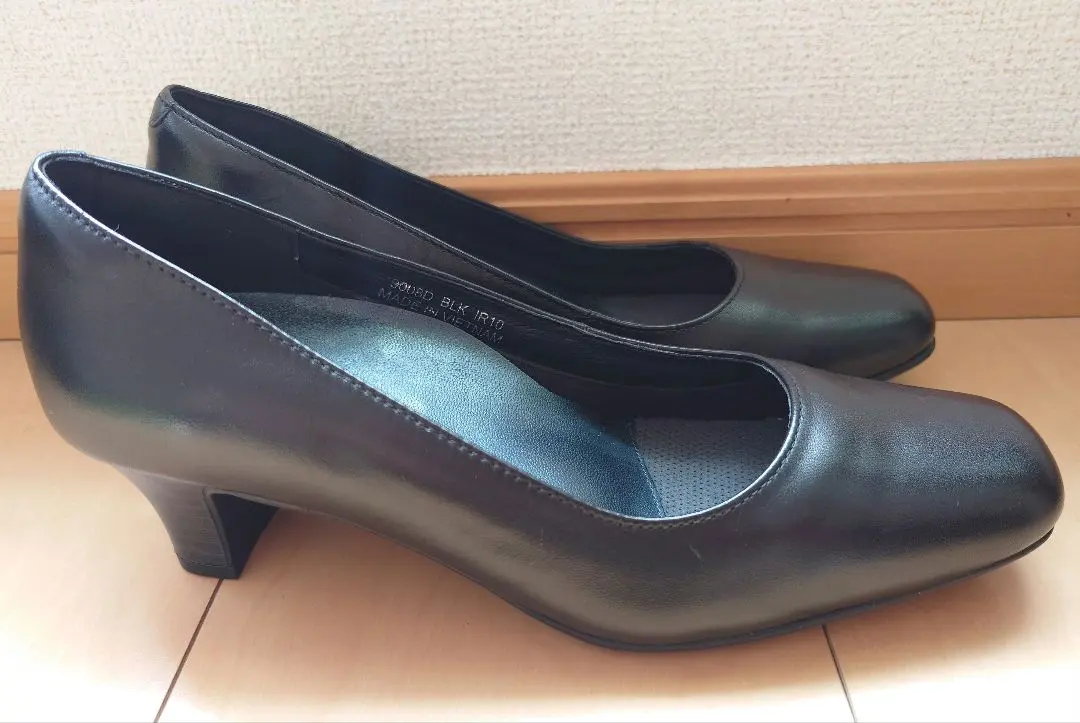 Thumbnail of Under a melo Black pumps 22.5EEE Unused