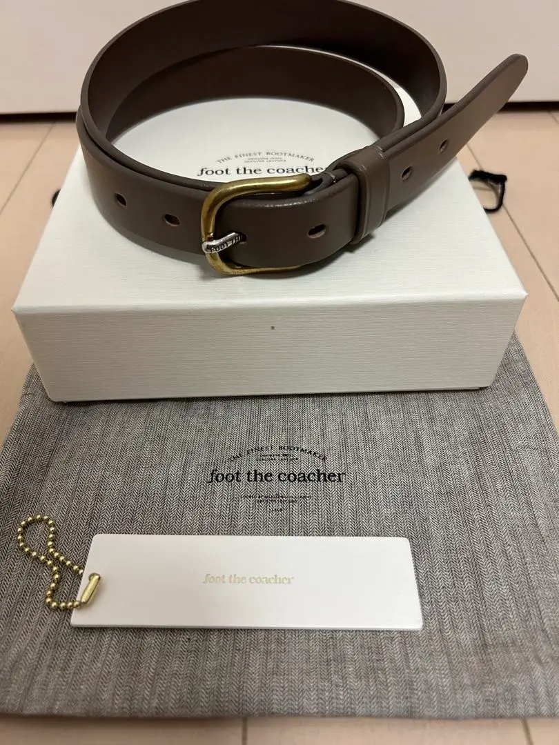 Footloose 装飾的バックルの黒いベルト　フットザコーチャー 品揃え豊富で Footloose フットザコーチャー 装飾的バックルの