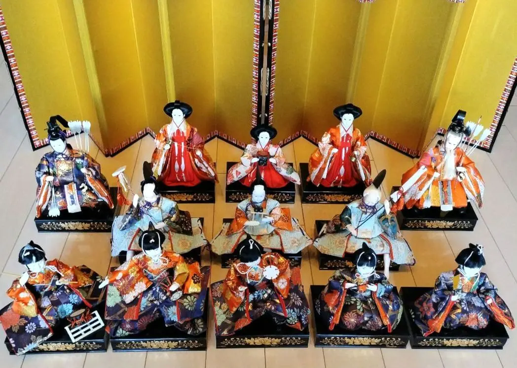 ②京の伝統 愛宝作 雛道具　七段飾り　40号　専用箱　昭和レトロ　アンティーク ① 京の伝統 愛宝作 雛人形 親王飾り 昭和レトロ アンティーク