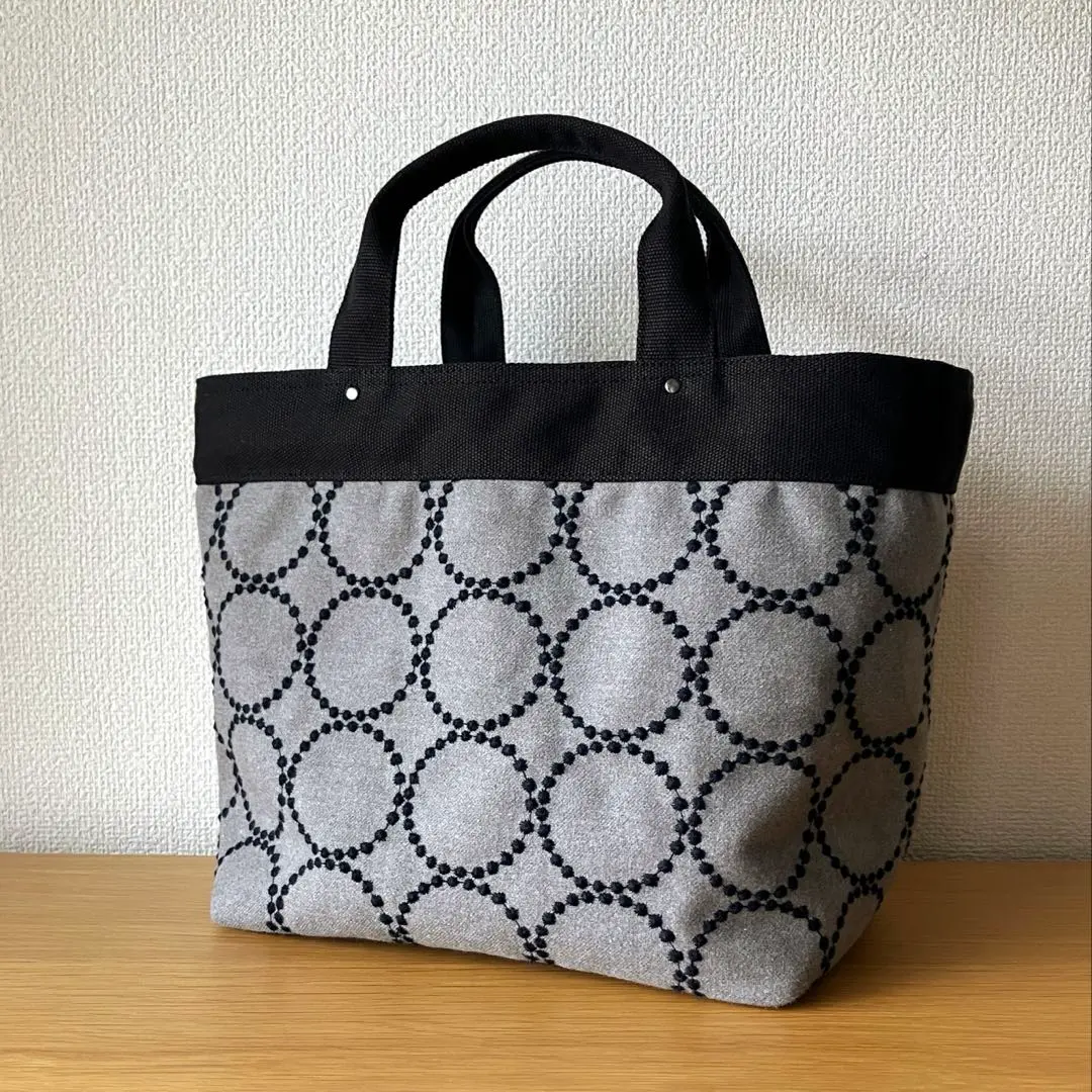 Thumbnail of Tote Bag dop Tambourine Gray (Embroidered Black)