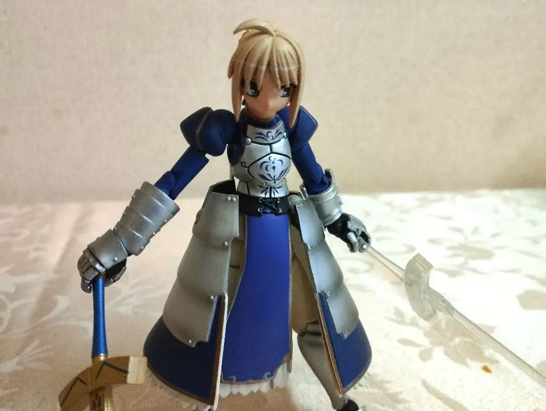 リボルテック・セイバー from Fate/stay night 71RnuK3Lb+S._UF894,1000_QL80_.jpg