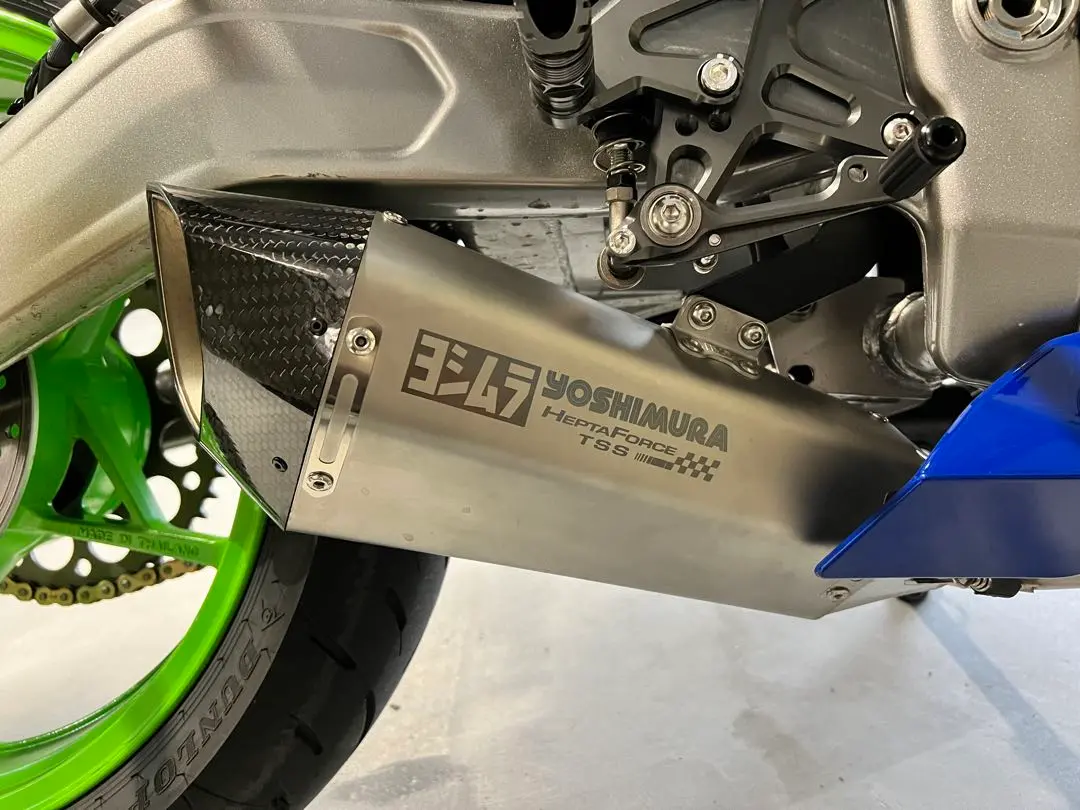 zx4r ヨシムラバックステップ&おまけ フェンダーレス付き