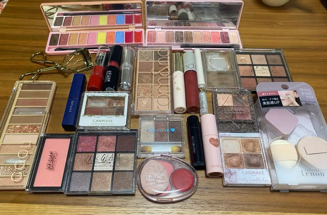 Thumbnail of Cosmetics - Bulk Sale / Lot