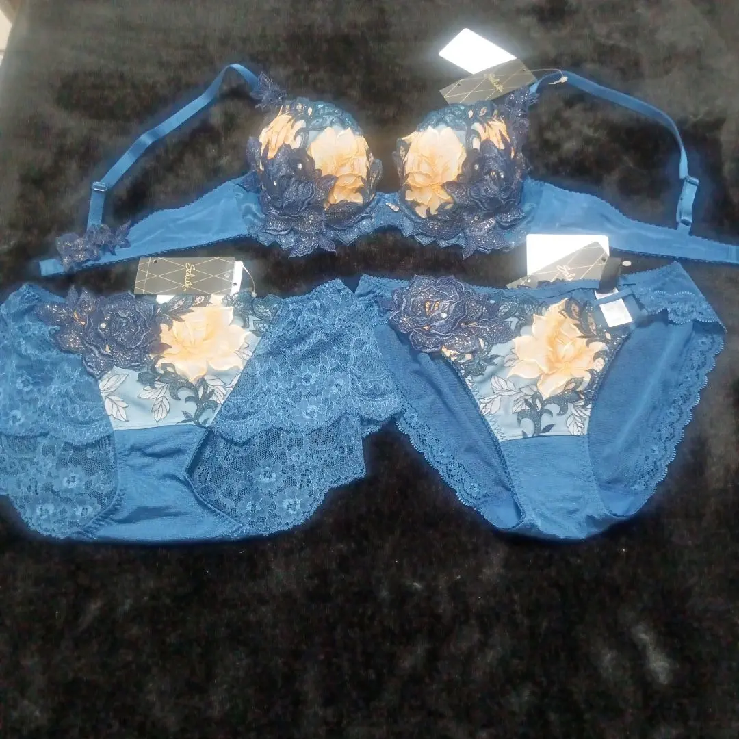 華歌爾Salute 97 馬列菲森特 c70 內衣褲 上下3件套 的縮圖