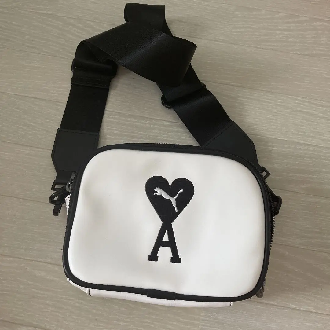 【Ami paris】 PUMA X AMI かわいいショルダーバッグ Ami paris】 PUMA X AMI かわいいショルダーバッグ (AMI PARIS