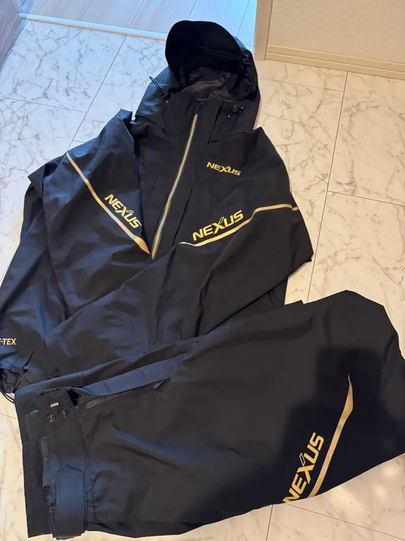 新品 破格最終値下シマノ ゴアテックス ネクサス 防寒防水上下 キャップ付L シマノ 24 ネクサス ゴアテックス レインスーツ ブラック RA
