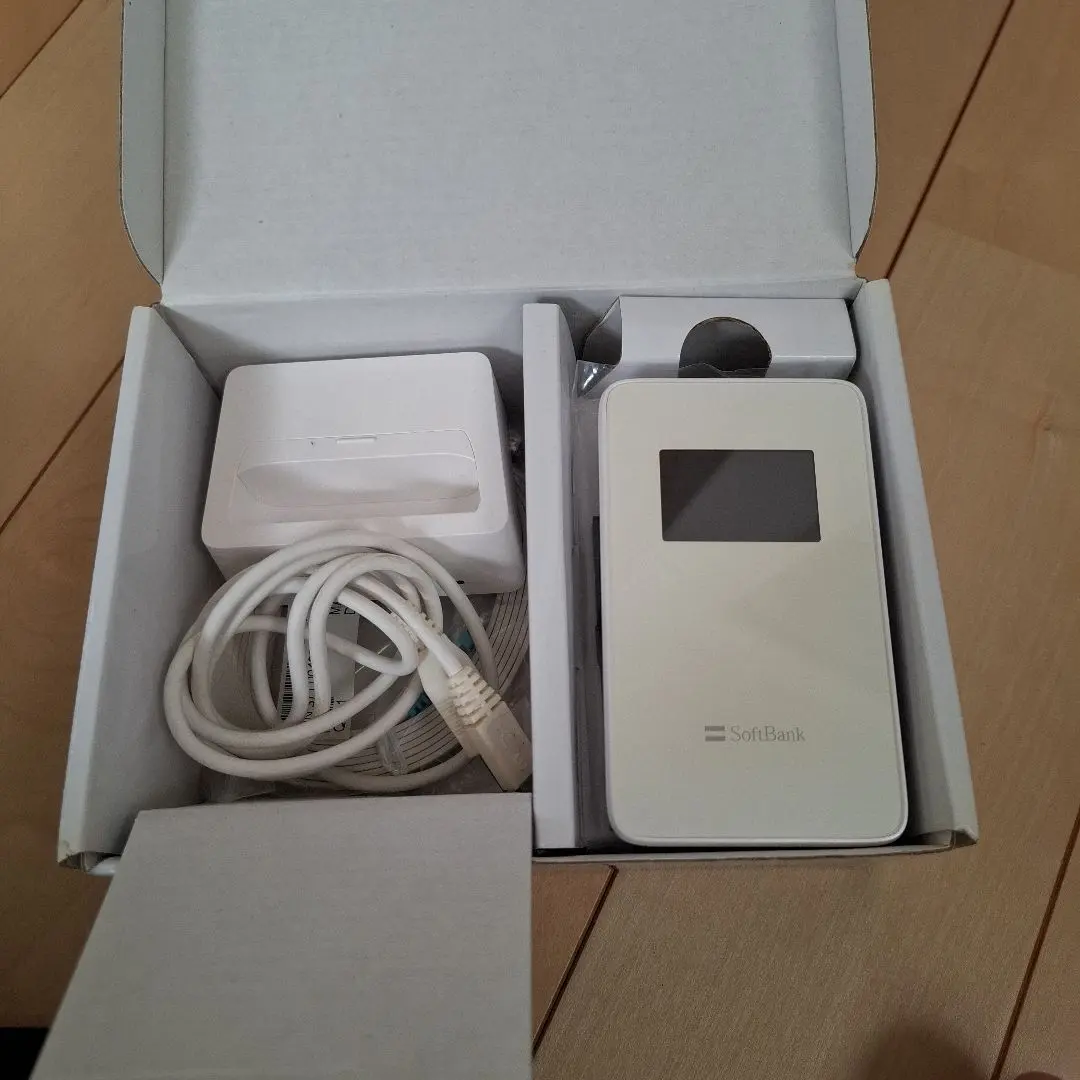 軟銀 Pocket WiFi 101SB 標準套裝口袋Wi-Fi 的縮圖