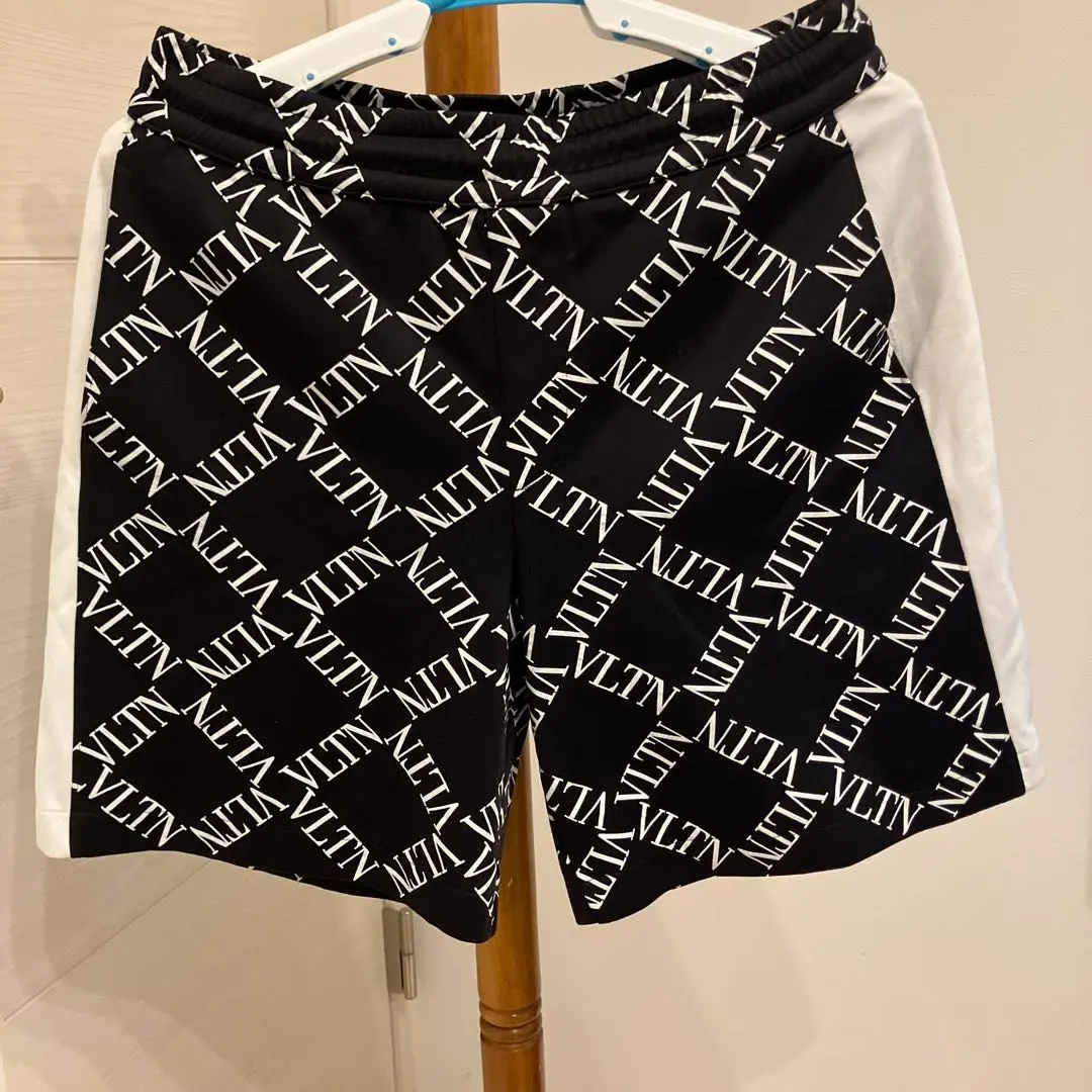 未使用級 ヴァレンティノ VALENTINO ショートパンツ LVTN シルバー VALENTINO - ヴァレンティノ VALENTINO ショートパンツの通販 by