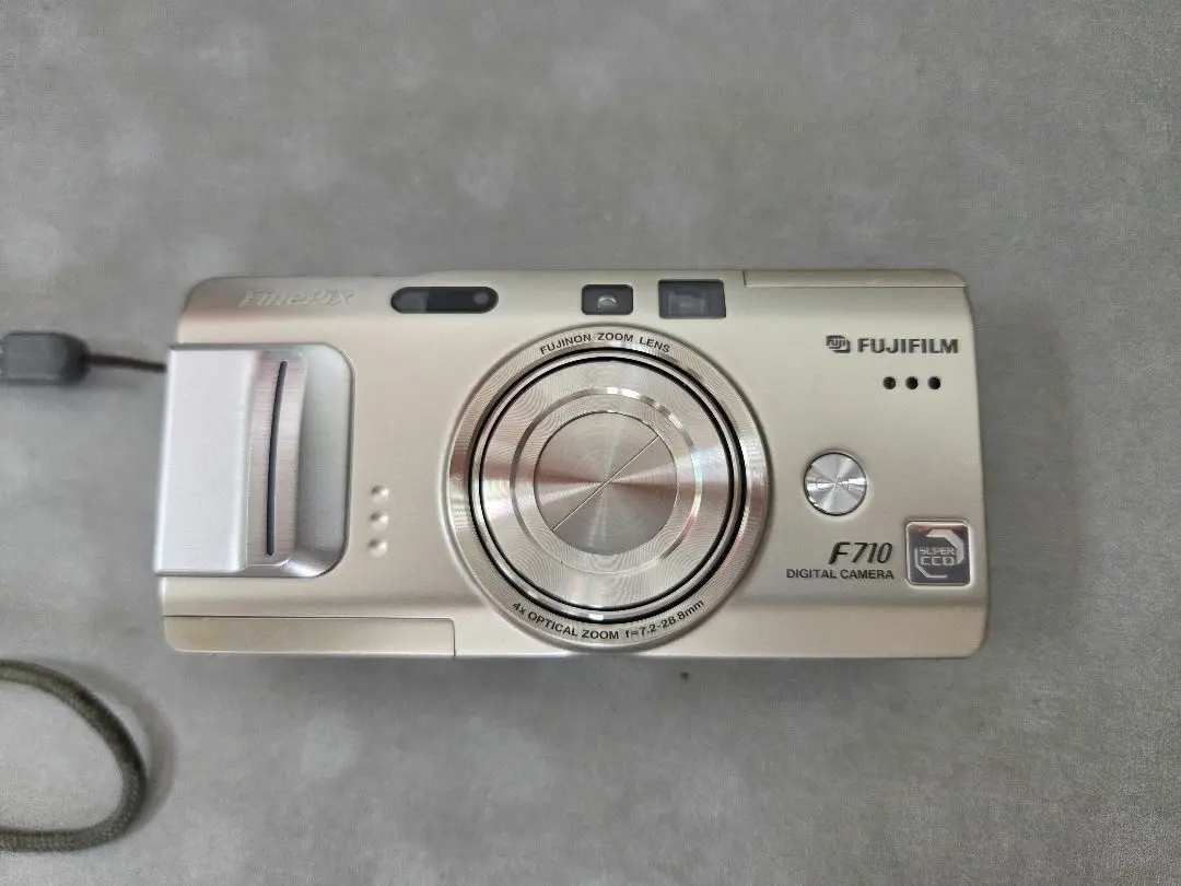 美品⭐️完動品　フジフィルム　FinePix F710　コンパクトデジタルカメラ Fujifilm FinePix F710